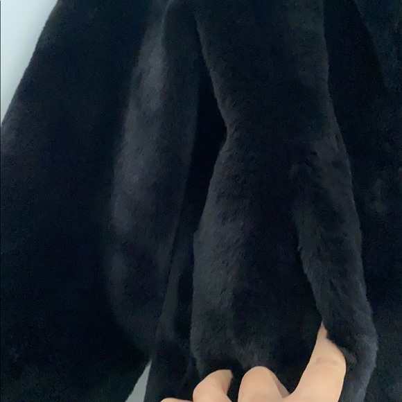 🎉 Host Pick EXPRESS Faux Fur Jacket - Picture 9 of 10